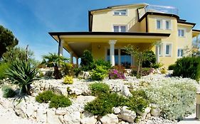 Tomic Apartments